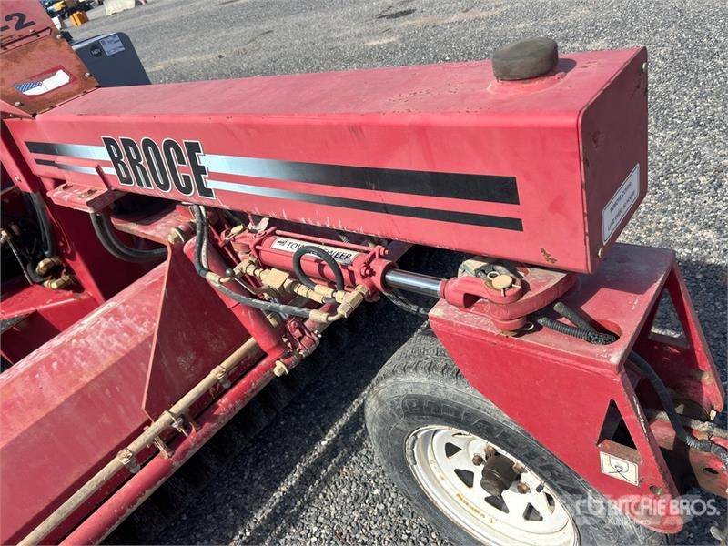 Broce BW-260 Self-Propelled Broom كناسات
