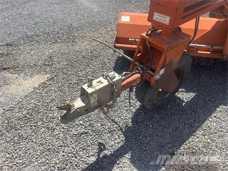 Broce BW-260 Self-Propelled Broom 掃倉機