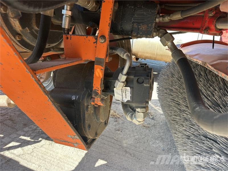 Broce RJ350 路面清掃機