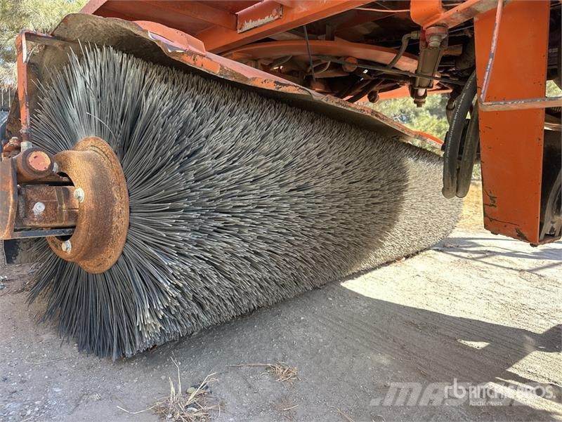 Broce RJ350 路面清掃機