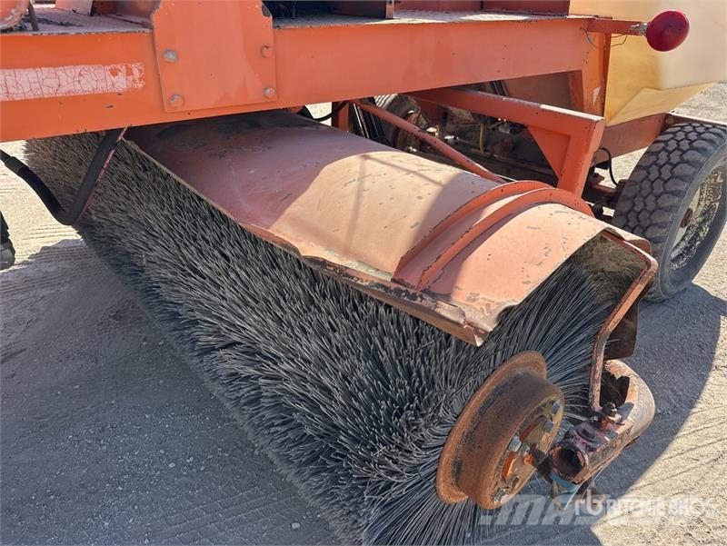 Broce RJ350 路面清掃機