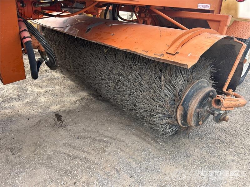 Broce RJ350 路面清掃機