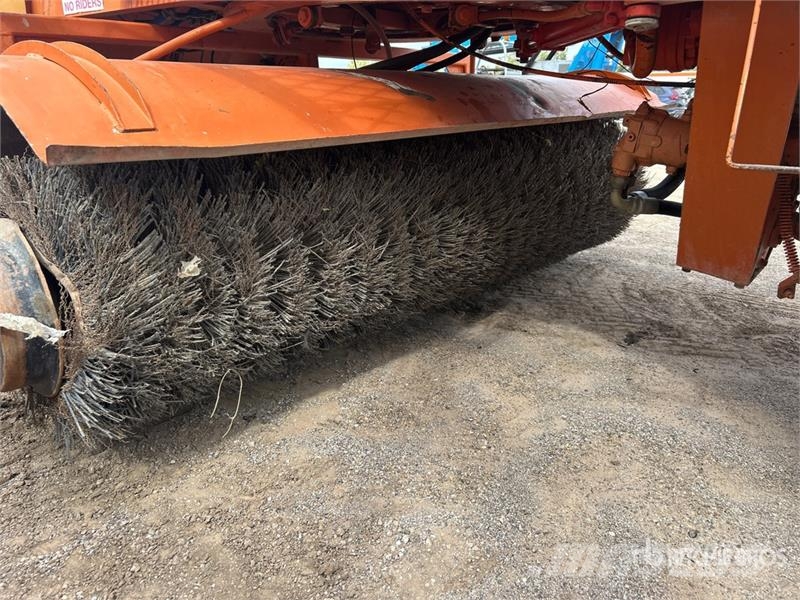 Broce RJ350 路面清掃機