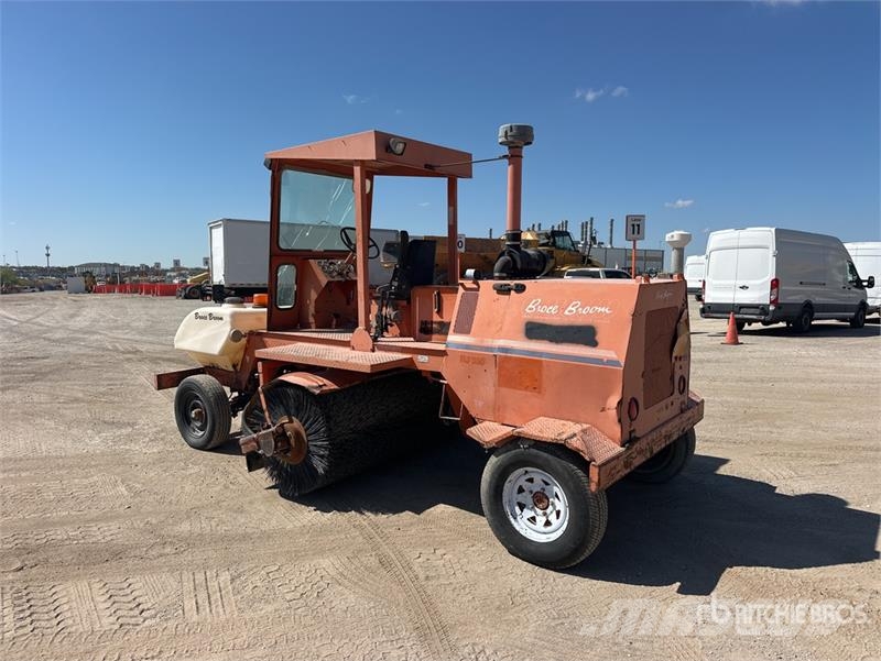 Broce RJ350 路面清掃機