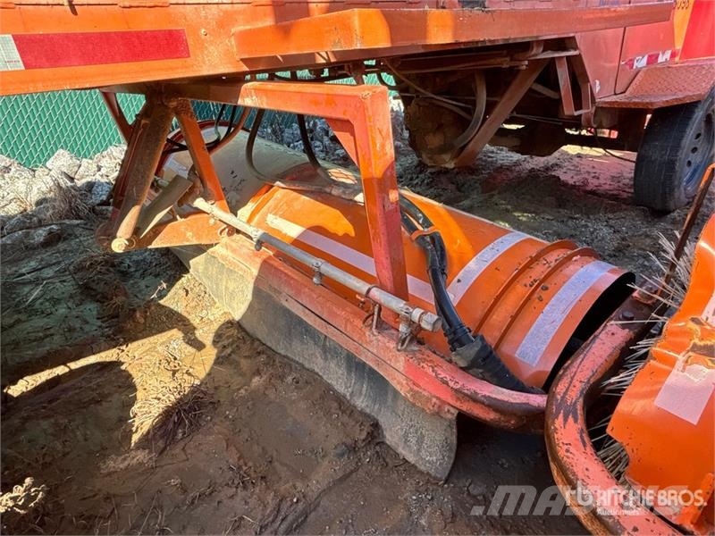 Broce RJT-350 Self-Propelled Broom Strojevi za metenje