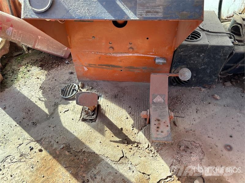 Broce RJT-350 Self-Propelled Broom Strojevi za metenje