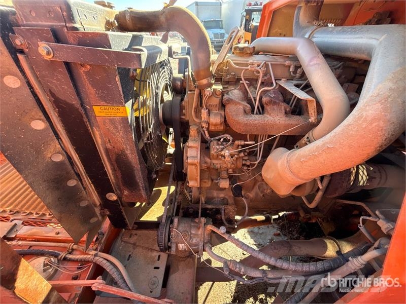Broce RJT-350 Self-Propelled Broom Strojevi za metenje