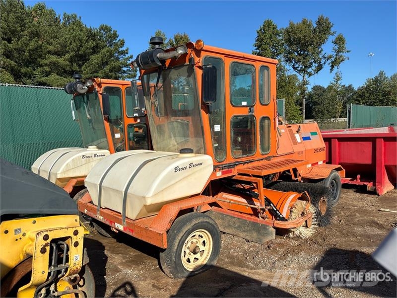 Broce RJT-350 Self-Propelled Broom Strojevi za metenje
