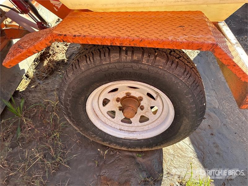 Broce RJT-350 Self-Propelled Broom Strojevi za metenje