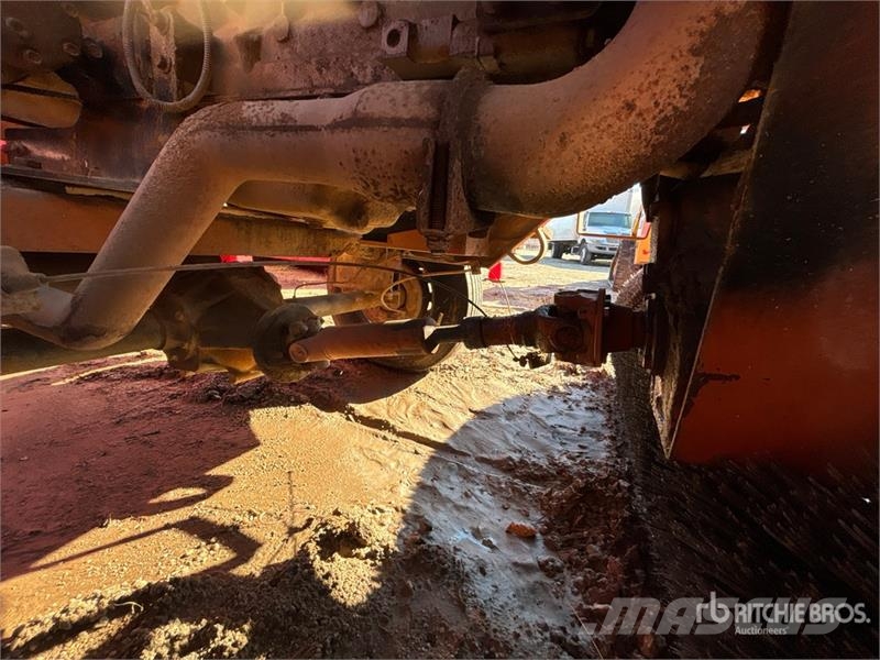 Broce RJT-350 Self-Propelled Broom Strojevi za metenje