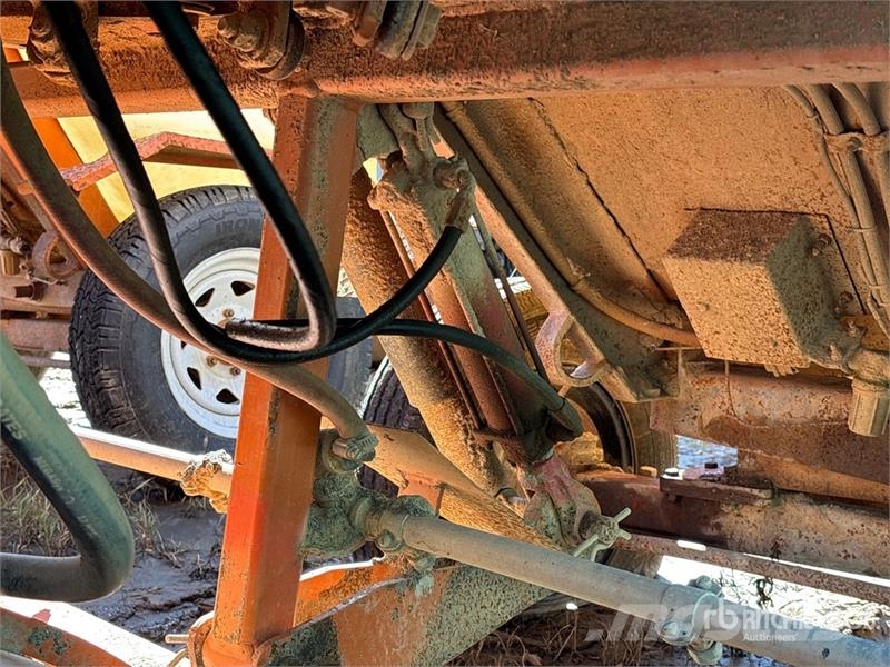 Broce RJT-350 Self-Propelled Broom Strojevi za metenje