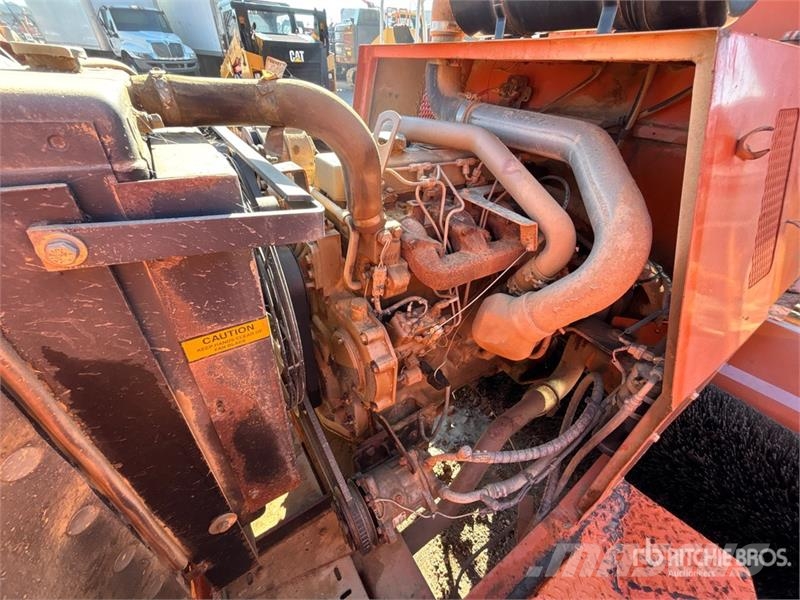 Broce RJT-350 Self-Propelled Broom Strojevi za metenje