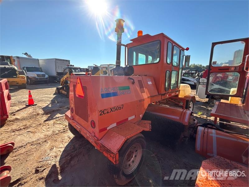 Broce RJT-350 Self-Propelled Broom Strojevi za metenje
