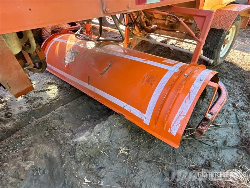Broce RJT-350 Self-Propelled Broom Strojevi za metenje