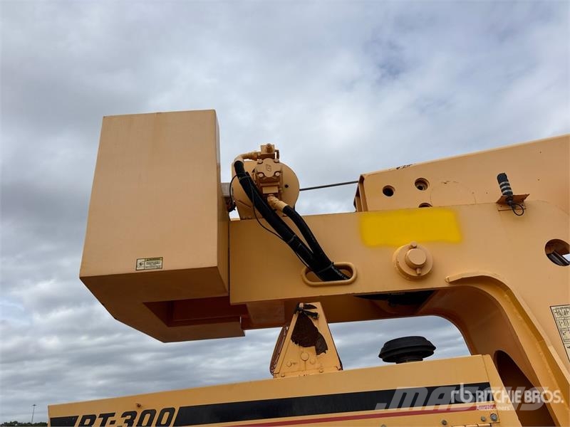 Broderson RT-300-2G 15 ton 4x4 Rough Terrain Crane Avtodvigala