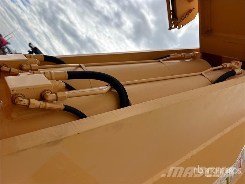 Broderson RT-300-2G 15 ton 4x4 Rough Terrain Crane Avtodvigala