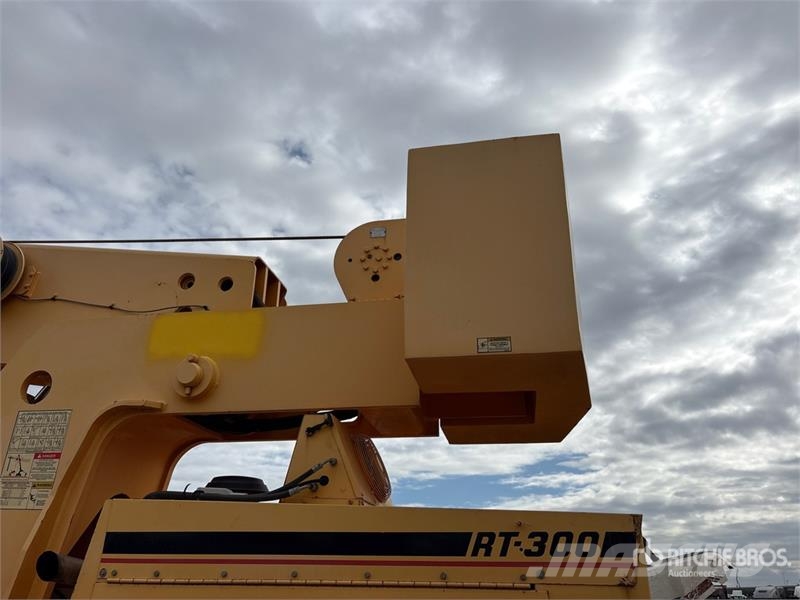 Broderson RT-300-2G 15 ton 4x4 Rough Terrain Crane Avtodvigala