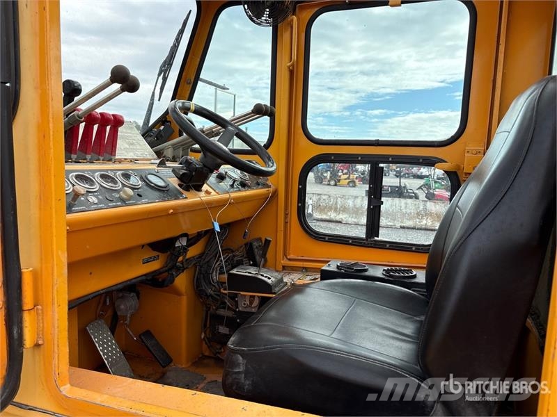 Broderson RT-300-2G 15 ton 4x4 Rough Terrain Crane Avtodvigala