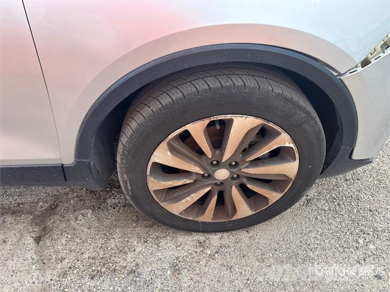 Buick Encore 2WD SUV Avtomobili