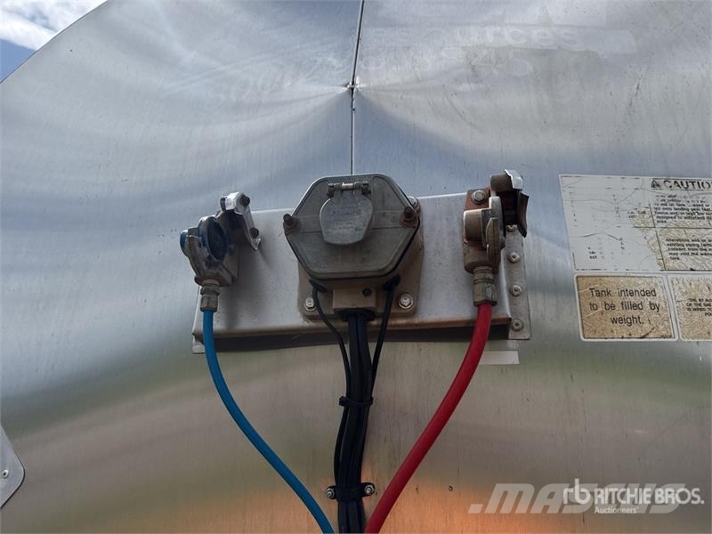 Bulk Tank International 7000 gal T/A Tanker Traile Reboques de cisternas