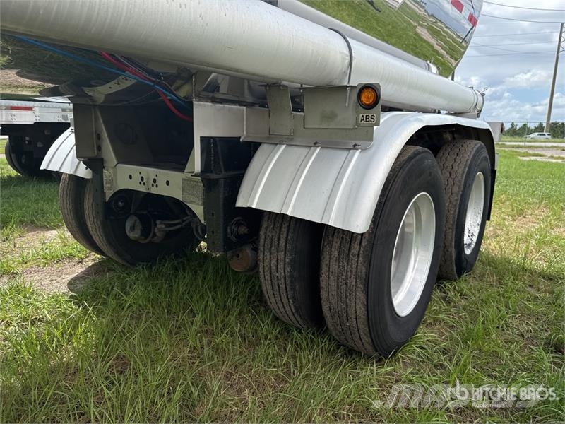 Bulk Tank International 7000 gal T/A Tanker Traile Reboques de cisternas