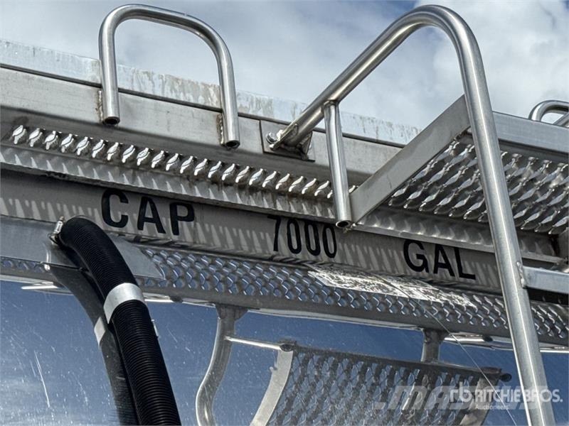 Bulk Tank International 7000 gal T/A Tanker Traile Reboques de cisternas