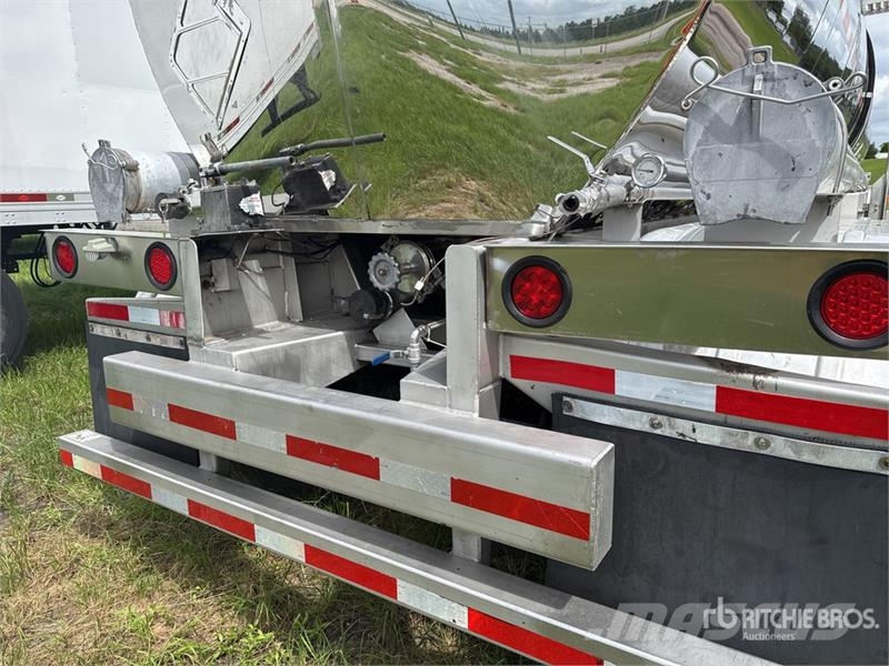 Bulk Tank International 7000 gal T/A Tanker Traile Reboques de cisternas