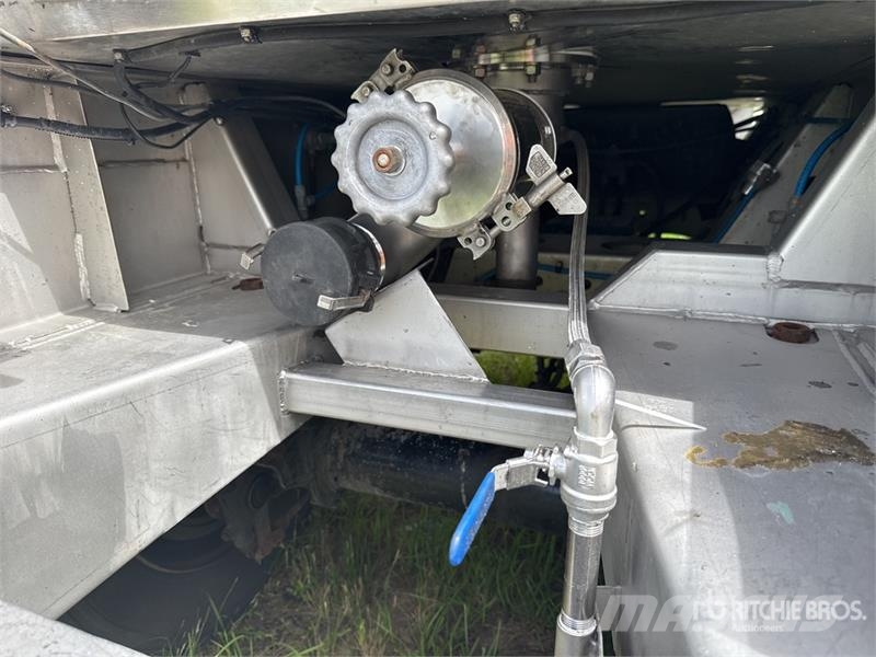 Bulk Tank International 7000 gal T/A Tanker Traile Reboques de cisternas