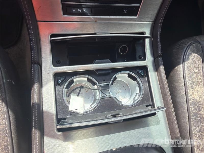 Cadillac Escalade 4x4 Hybrid SUV 汽车