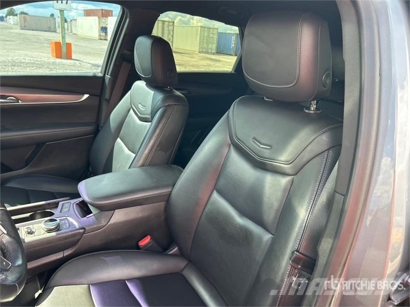 Cadillac XT5 2WD SUV Personbiler
