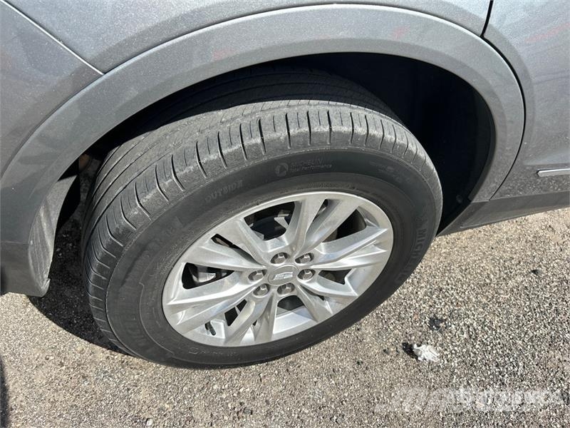 Cadillac XT5 2WD SUV Personbiler