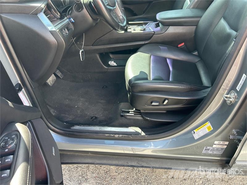 Cadillac XT5 2WD SUV Personbiler