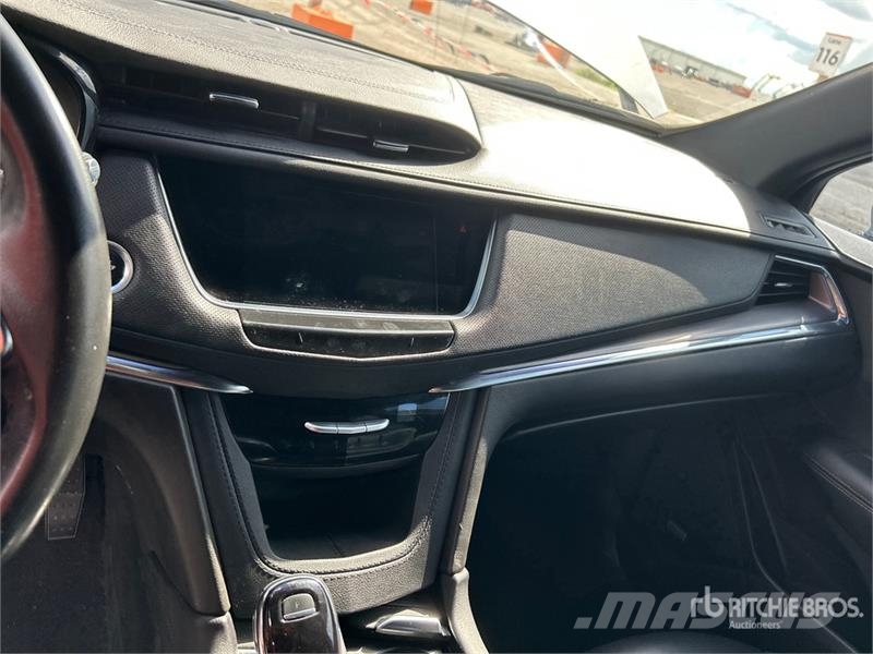 Cadillac XT5 2WD SUV Personbiler