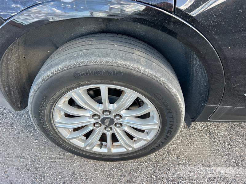 Cadillac XTS 2WD SUV 汽車