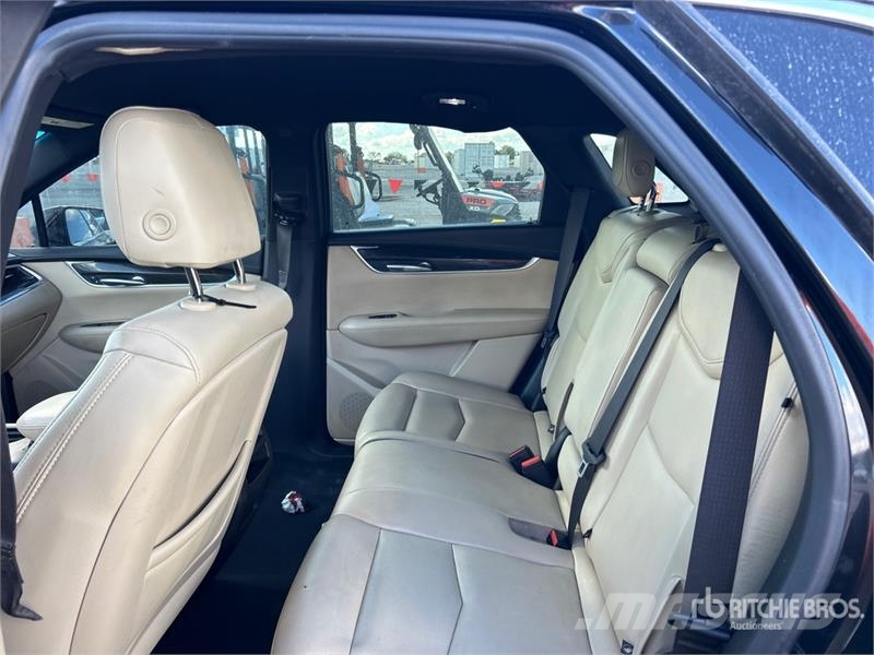 Cadillac XTS 2WD SUV 汽車