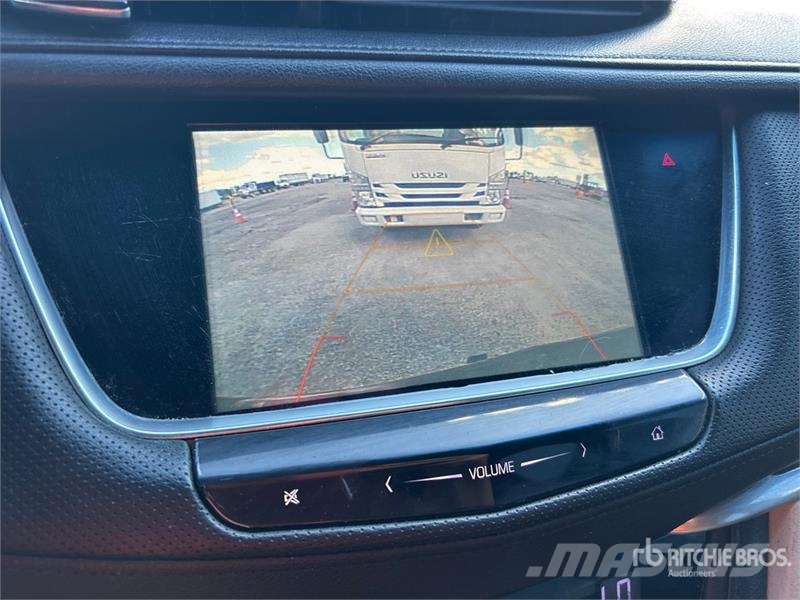 Cadillac XTS 2WD SUV 汽車