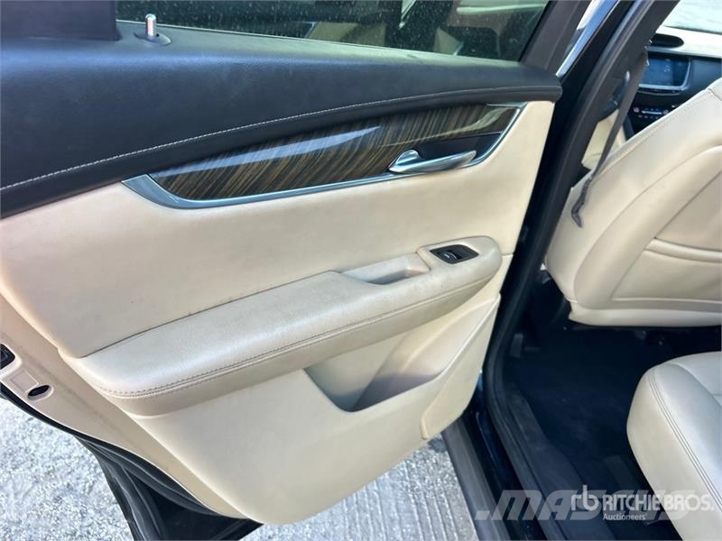 Cadillac XTS SUV Automobili