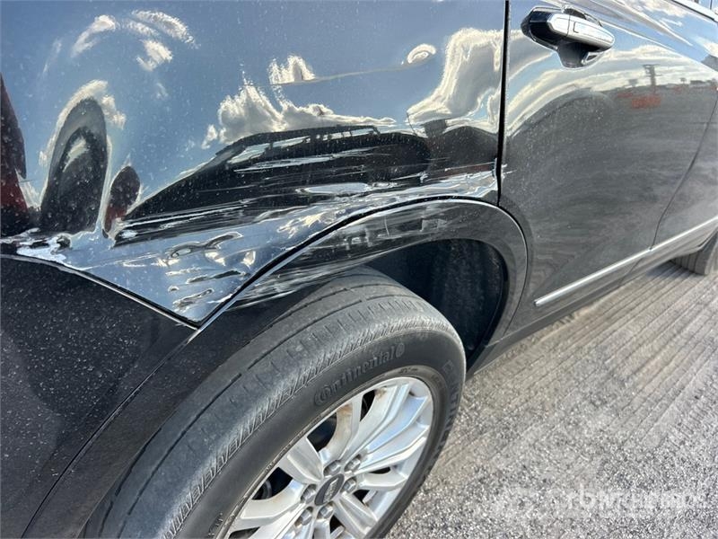 Cadillac XTS SUV Automobili