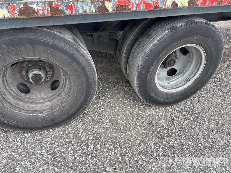 Caliber 30 ft T/A Equipment Trailer Prikolice za prevoz vozil
