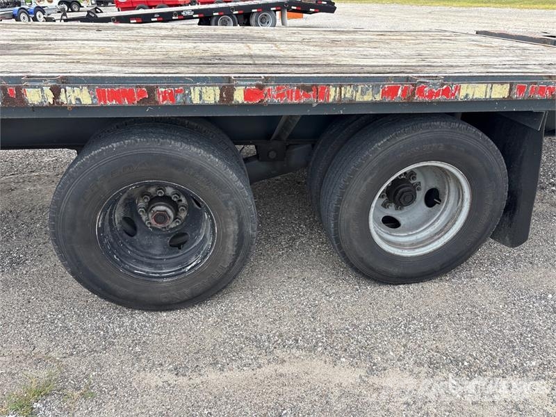 Caliber 30 ft T/A Equipment Trailer Prikolice za prevoz vozil