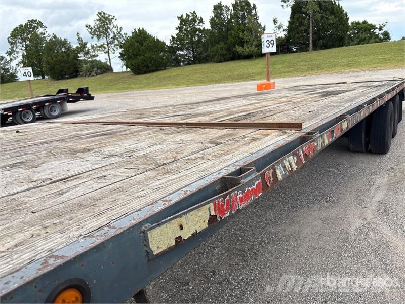 Caliber 30 ft T/A Equipment Trailer Prikolice za prevoz vozil