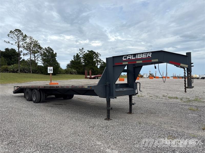 Caliber 30 ft T/A Equipment Trailer Prikolice za prevoz vozil