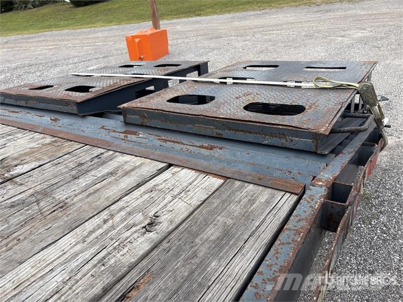 Caliber 30 ft T/A Equipment Trailer Prikolice za prevoz vozil