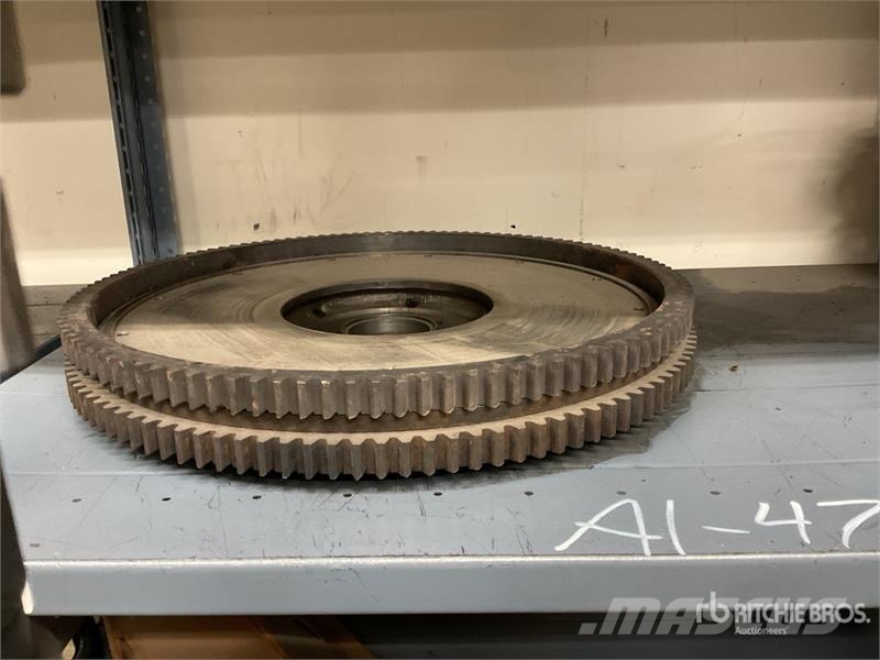 Cam Shafts and Flywheel w/Misc. Engine Parts Transport - Anderen