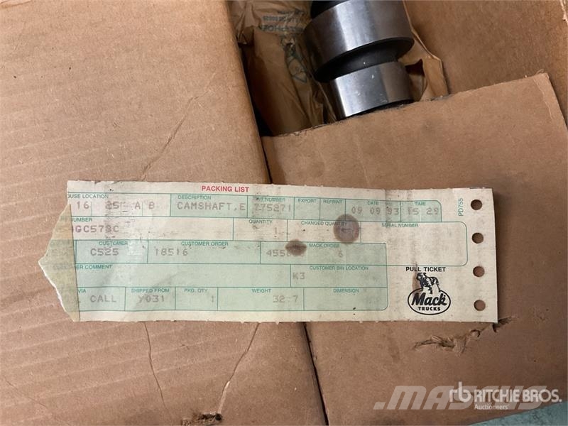 Cam Shafts and Flywheel w/Misc. Engine Parts Transport - Anderen