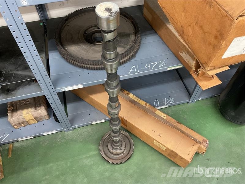 Cam Shafts and Flywheel w/Misc. Engine Parts Transport - Anderen