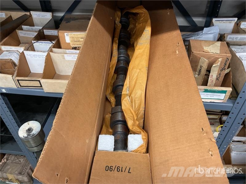 Cam Shafts and Flywheel w/Misc. Engine Parts Transport - Anderen