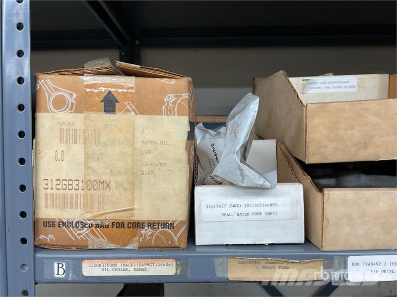 Cam Shafts and Flywheel w/Misc. Engine Parts Transport - Anderen