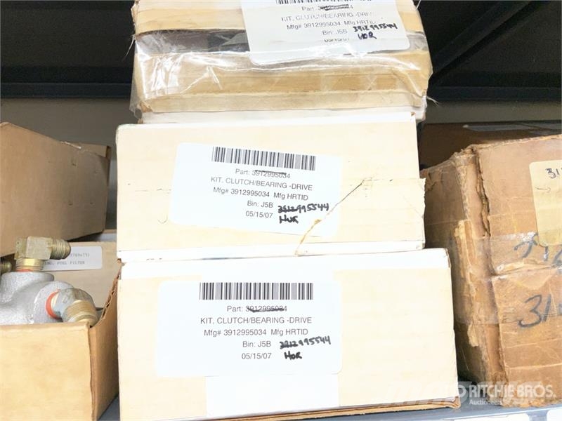 Cam Shafts and Flywheel w/Misc. Engine Parts Transport - Anderen