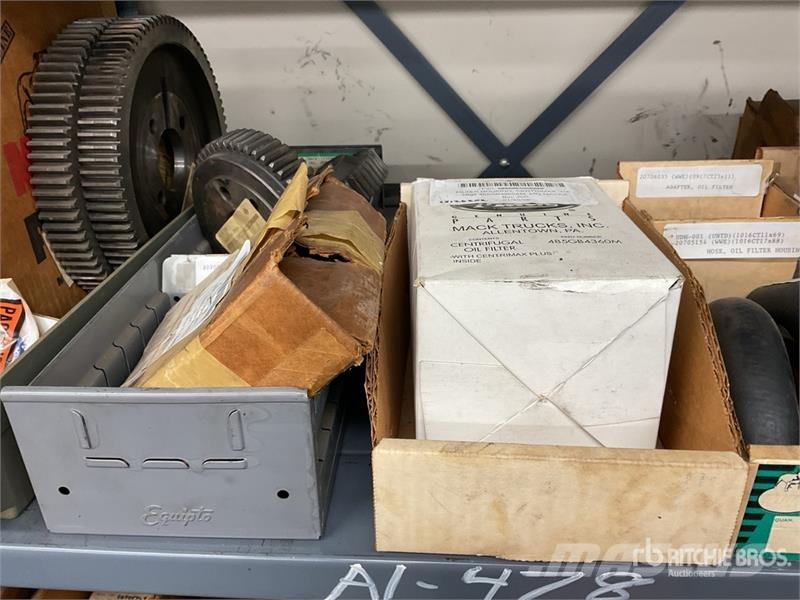 Cam Shafts and Flywheel w/Misc. Engine Parts Transport - Anderen